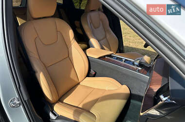 Внедорожник / Кроссовер Volvo XC60 2023 в 