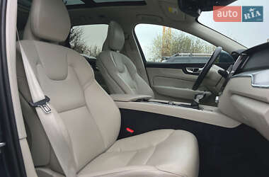 Позашляховик / Кросовер Volvo XC60 2019 в 