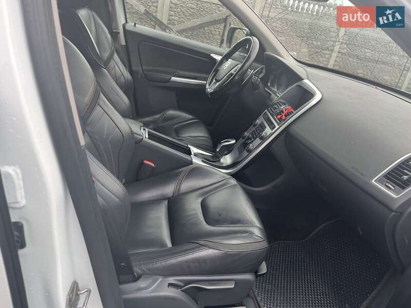Позашляховик / Кросовер Volvo XC60 2015 в Києві