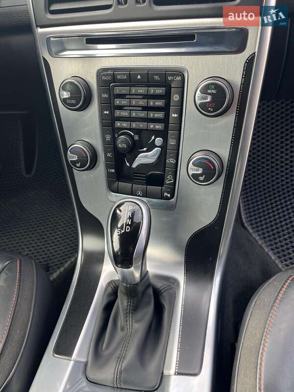 Позашляховик / Кросовер Volvo XC60 2015 в Києві