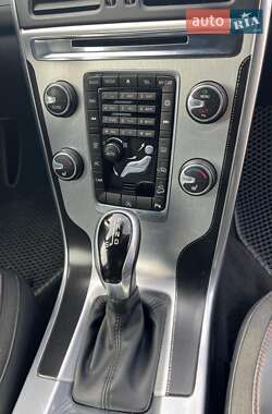 Внедорожник / Кроссовер Volvo XC60 2015 в 