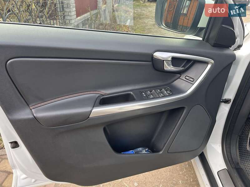 Позашляховик / Кросовер Volvo XC60 2015 в Києві