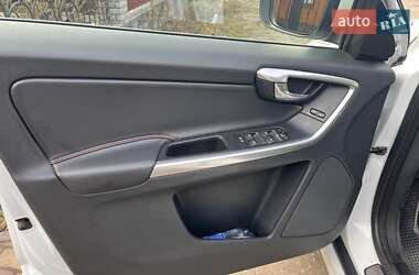 Внедорожник / Кроссовер Volvo XC60 2015 в 