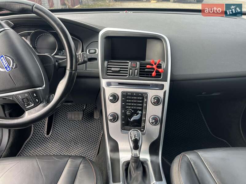 Позашляховик / Кросовер Volvo XC60 2015 в Києві