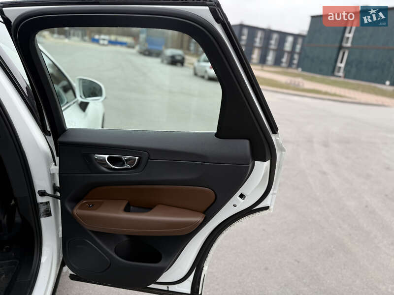 Внедорожник / Кроссовер Volvo XC60 2018 в Киеве фото 42 Внедорожник / Кроссовер Volvo XC60 2018 в Киеве