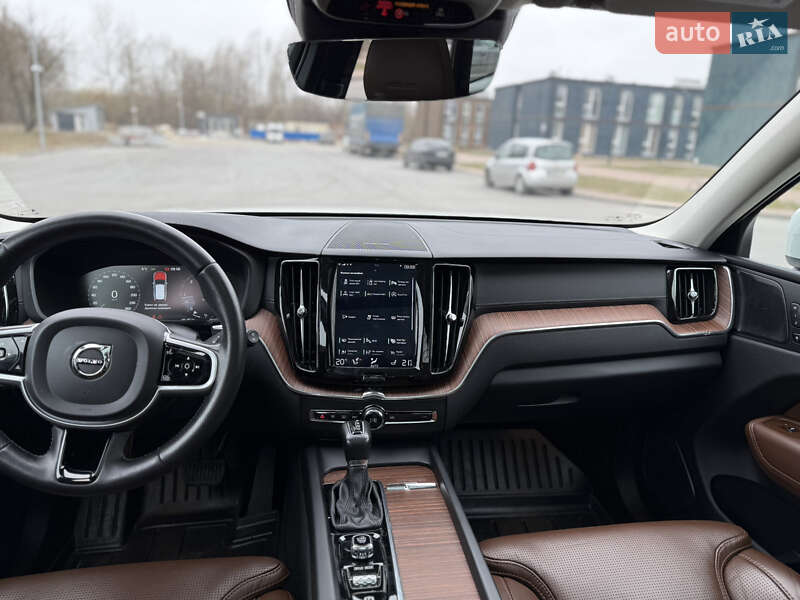 Внедорожник / Кроссовер Volvo XC60 2018 в Киеве фото 86 Внедорожник / Кроссовер Volvo XC60 2018 в Киеве