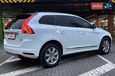 Внедорожник / Кроссовер Volvo XC60 2016 в 