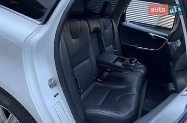 Внедорожник / Кроссовер Volvo XC60 2016 в 