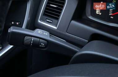 Внедорожник / Кроссовер Volvo XC60 2016 в 