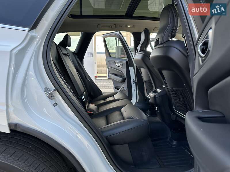 Позашляховик / Кросовер Volvo XC60 2022 в Дніпрі