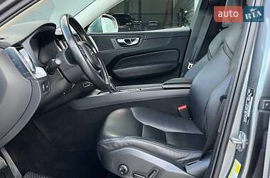 Внедорожник / Кроссовер Volvo XC60 2017 в 