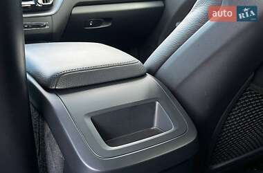 Внедорожник / Кроссовер Volvo XC60 2017 в 