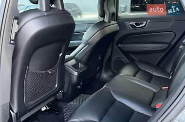 Внедорожник / Кроссовер Volvo XC60 2017 в 