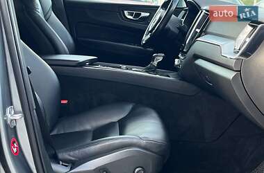 Внедорожник / Кроссовер Volvo XC60 2017 в 