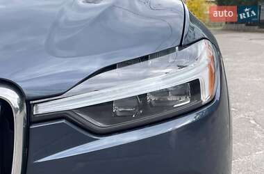 Внедорожник / Кроссовер Volvo XC60 2021 в 