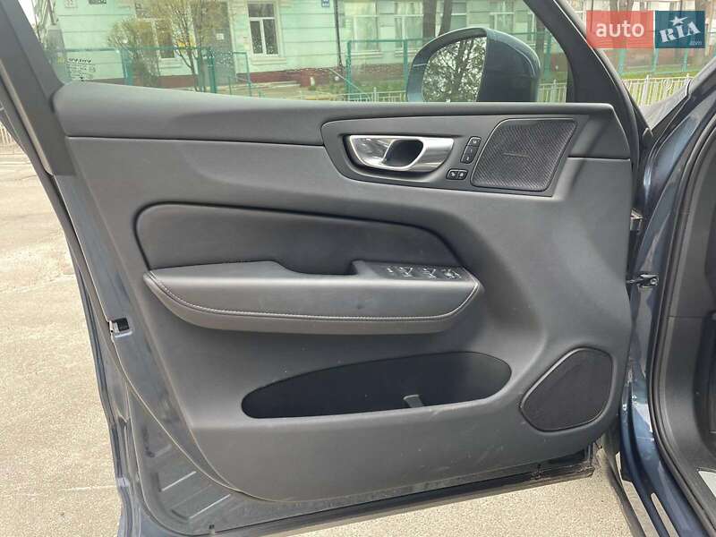Внедорожник / Кроссовер Volvo XC60 2021 в Киеве