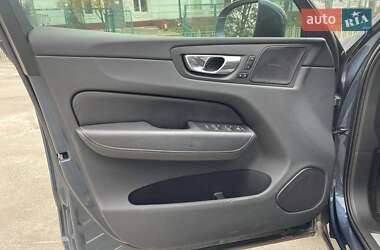 Внедорожник / Кроссовер Volvo XC60 2021 в 