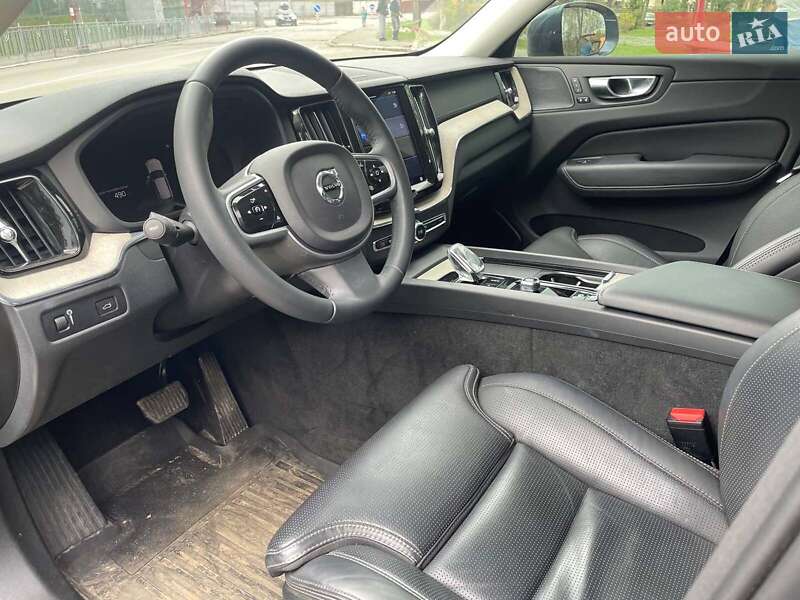 Внедорожник / Кроссовер Volvo XC60 2021 в Киеве
