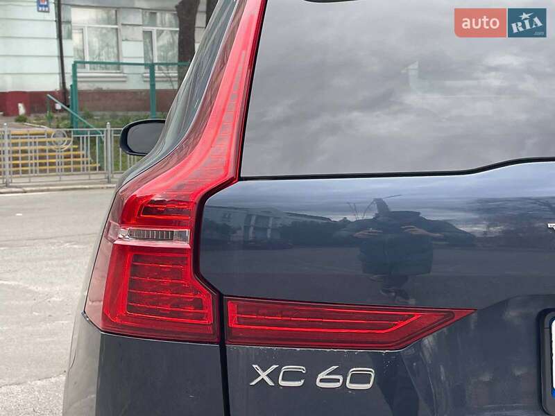 Внедорожник / Кроссовер Volvo XC60 2021 в Киеве