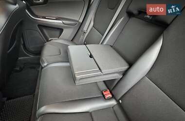 Внедорожник / Кроссовер Volvo XC60 2015 в 