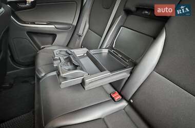 Внедорожник / Кроссовер Volvo XC60 2015 в 
