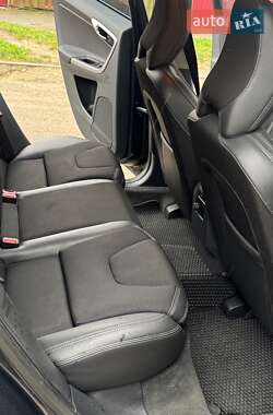 Внедорожник / Кроссовер Volvo XC60 2015 в 