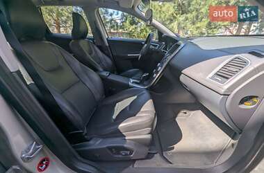 Внедорожник / Кроссовер Volvo XC60 2017 в 