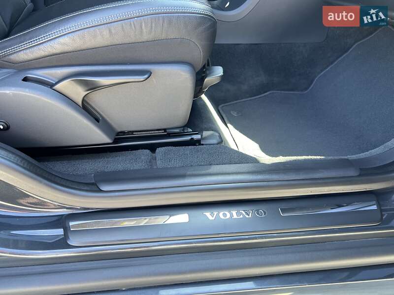 Внедорожник / Кроссовер Volvo XC60 2016 в Нововолынске
