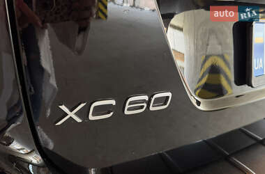 Позашляховик / Кросовер Volvo XC60 2009 в 