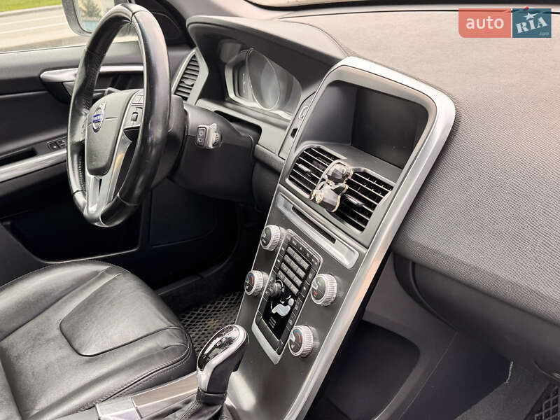 Внедорожник / Кроссовер Volvo XC60 2015 в Харькове