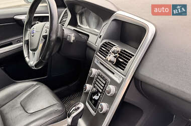 Внедорожник / Кроссовер Volvo XC60 2015 в 