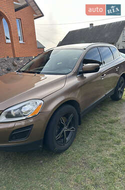 Внедорожник / Кроссовер Volvo XC60 2013 в 