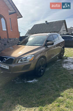 Внедорожник / Кроссовер Volvo XC60 2013 в 