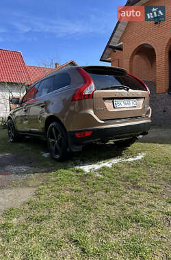 Внедорожник / Кроссовер Volvo XC60 2013 в 