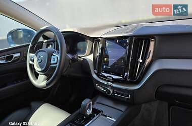 Внедорожник / Кроссовер Volvo XC60 2022 в 
