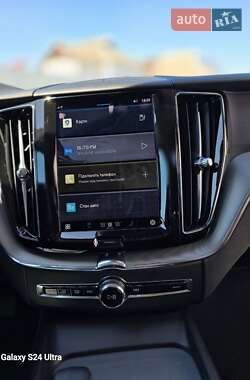 Внедорожник / Кроссовер Volvo XC60 2022 в 