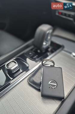 Внедорожник / Кроссовер Volvo XC60 2022 в 