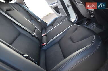 Позашляховик / Кросовер Volvo XC60 2017 в 