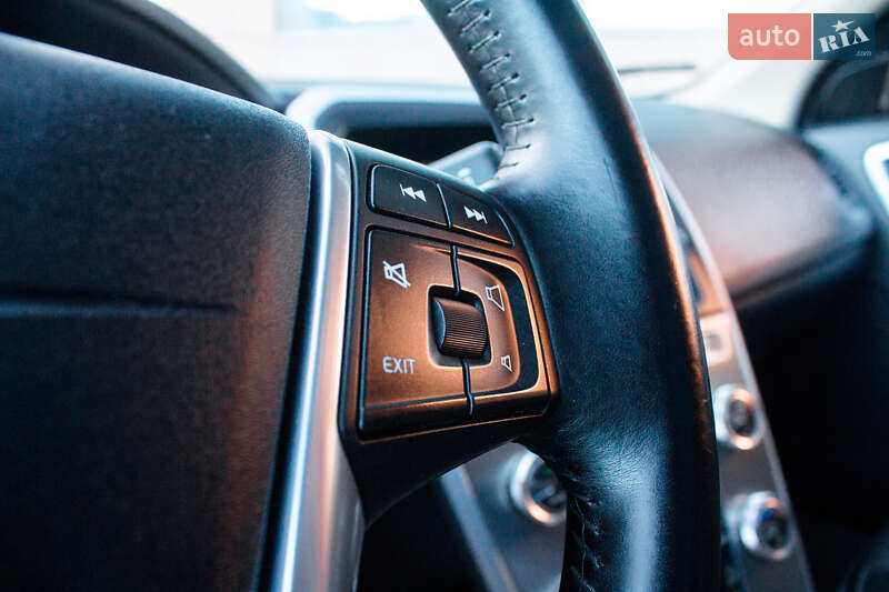 Внедорожник / Кроссовер Volvo XC60 2010 в Киеве