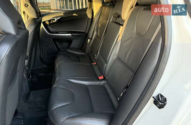 Внедорожник / Кроссовер Volvo XC60 2013 в 