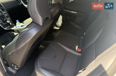 Внедорожник / Кроссовер Volvo XC60 2015 в 