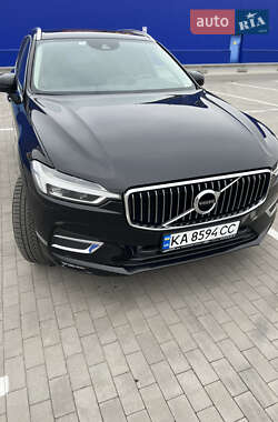 Внедорожник / Кроссовер Volvo XC60 2017 в 