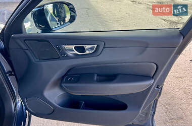 Внедорожник / Кроссовер Volvo XC60 2023 в 