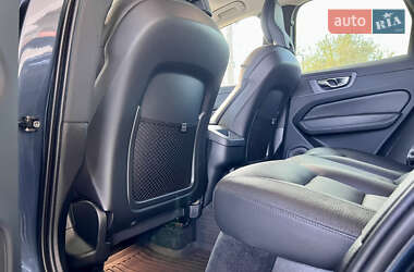 Внедорожник / Кроссовер Volvo XC60 2023 в 