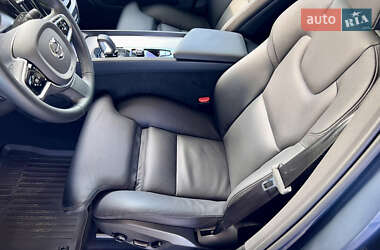 Внедорожник / Кроссовер Volvo XC60 2023 в 