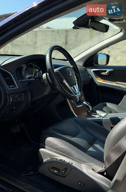 Внедорожник / Кроссовер Volvo XC60 2017 в 