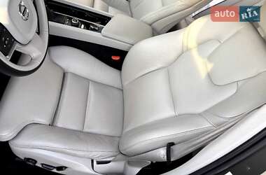 Внедорожник / Кроссовер Volvo XC60 2018 в 