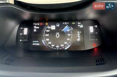 Внедорожник / Кроссовер Volvo XC60 2018 в 