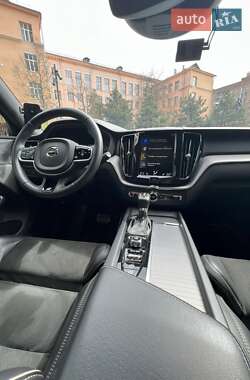 Позашляховик / Кросовер Volvo XC60 2018 в 