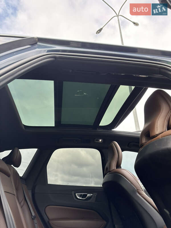 Внедорожник / Кроссовер Volvo XC60 2019 в Киеве